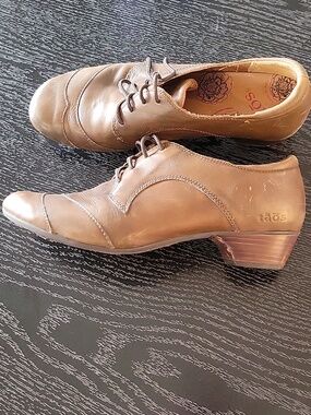 taos shoes 9